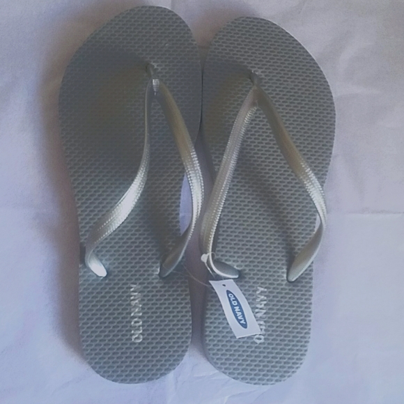COPY - Old Navy flip flop sandals - Picture 2 of 2